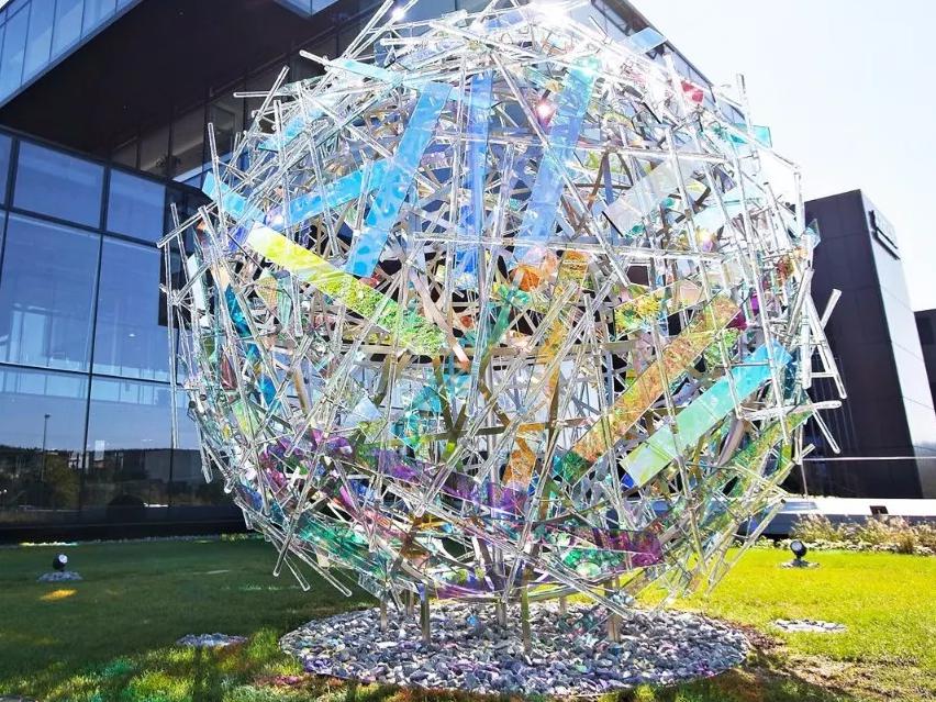 售樓部不鏽鋼圓球（qiú）雕塑（sù）