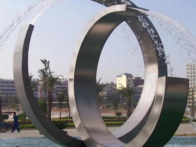 園林（lín）不鏽鋼雕塑