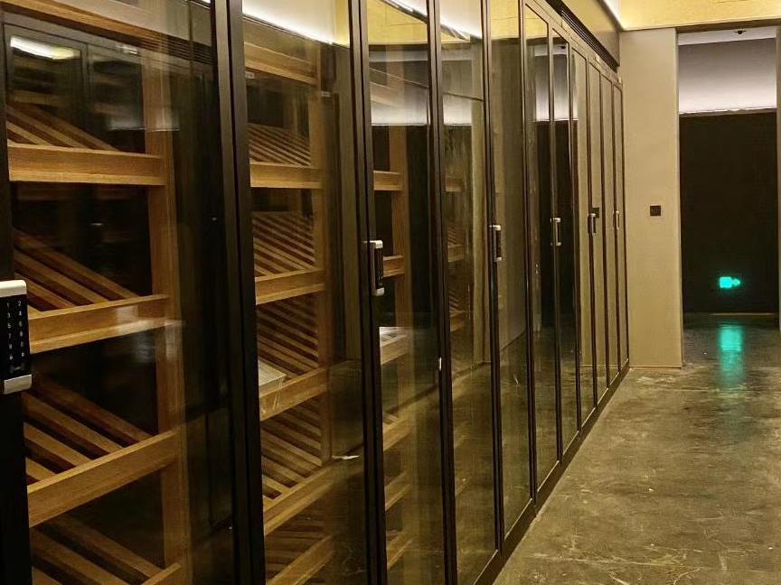 鈦金色不鏽鋼酒櫃