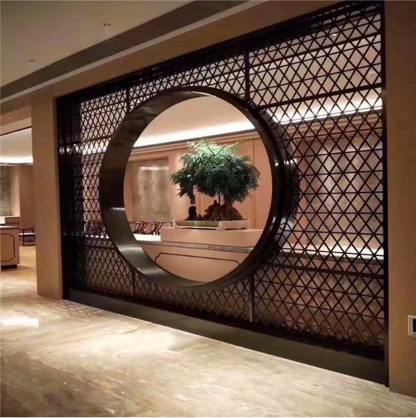 不鏽鋼屏風（fēng）生產廠家也要不斷進步才有發展的（de）空間