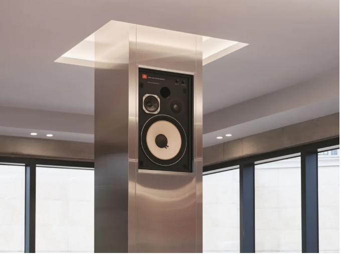 空間敘述 | 銀色為主的（de）不鏽鋼裝飾