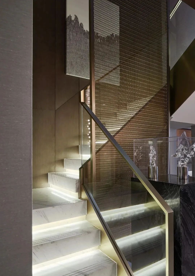 複古魅（mèi）力與現代（dài）功能：仿古銅色不鏽鋼板的（de）裝飾藝術