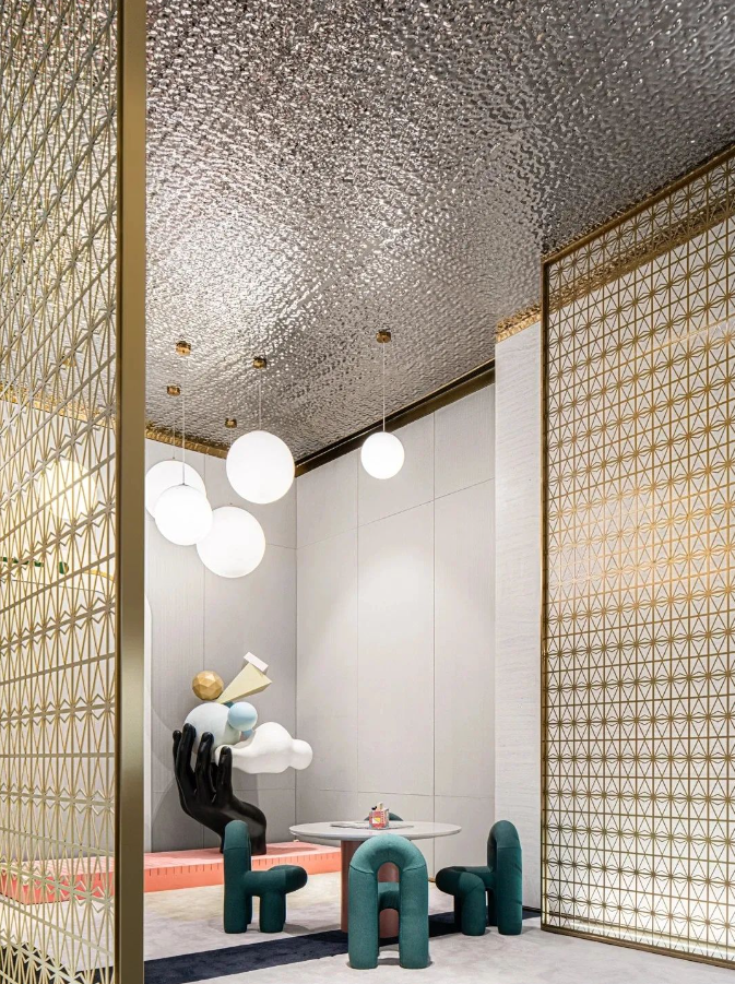 不鏽鋼在裝飾工程絢麗展示