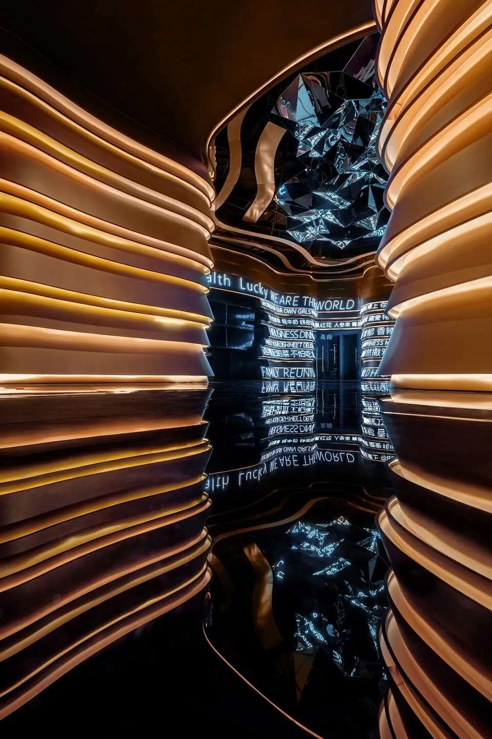 不鏽鋼烤漆與燈光結合