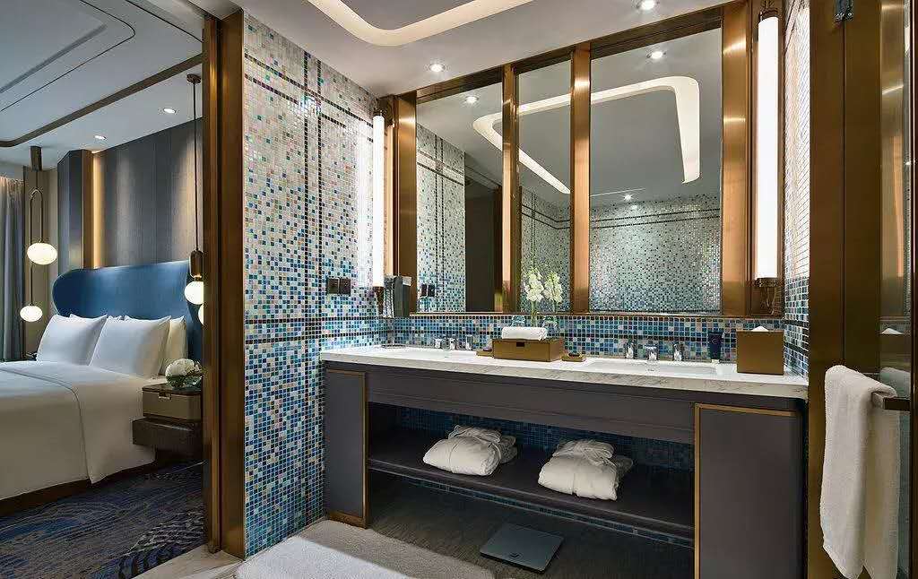 衛浴室不鏽鋼鏡子 衛浴室不鏽鋼鏡子