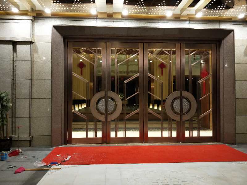 寫字樓紅古銅不（bú）鏽鋼玻璃門