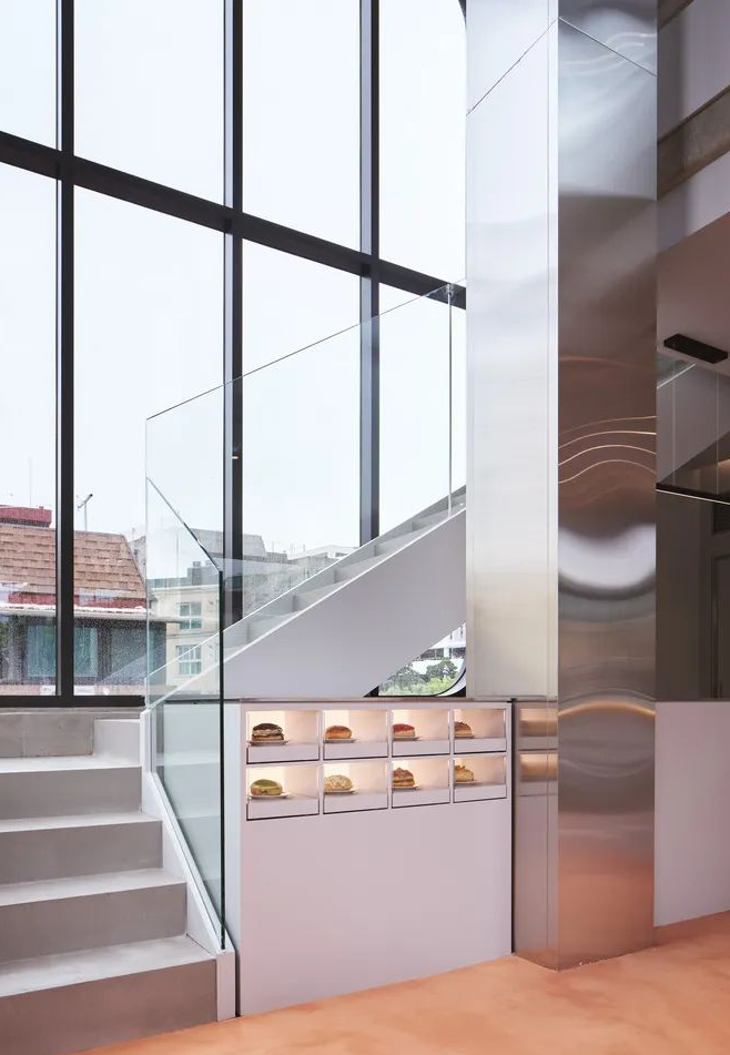 空間敘述 | 銀色為主的不（bú）鏽鋼（gāng）裝飾