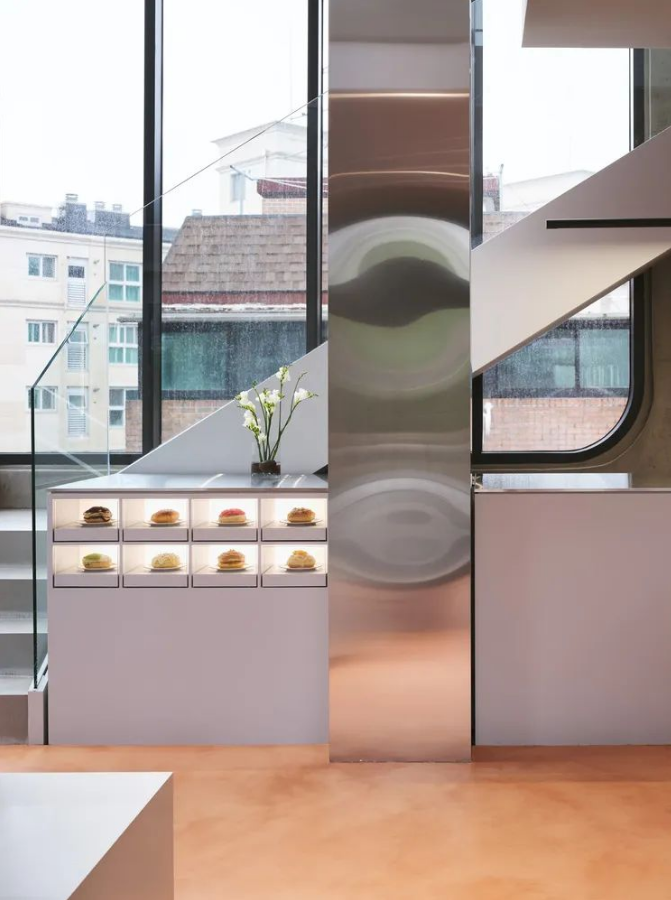 空間敘（xù）述 | 銀（yín）色為主的不鏽鋼裝飾