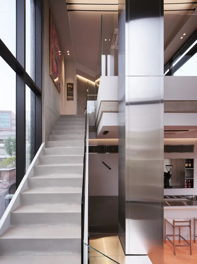 空間敘（xù）述 | 銀色為（wéi）主的不鏽鋼裝飾