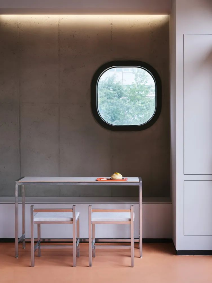 空間敘述 | 銀色為主的不鏽鋼裝飾