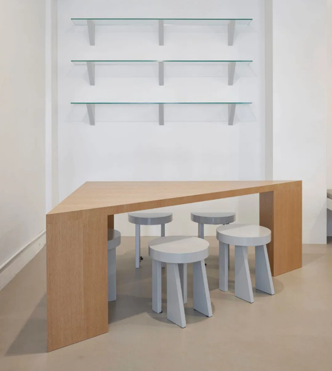 空間敘述 | 銀色為主（zhǔ）的不（bú）鏽鋼（gāng）裝（zhuāng）飾