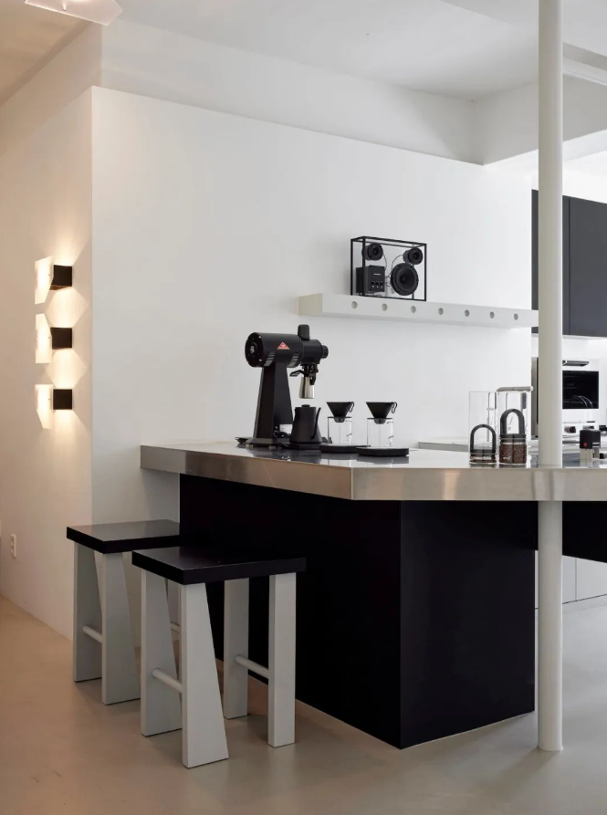 空間敘述 | 銀（yín）色（sè）為主的不鏽鋼裝飾